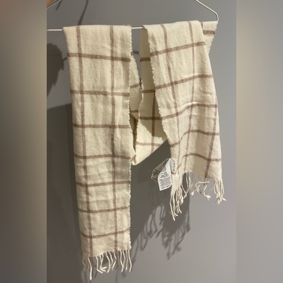 Scarf - Picture 2 of 3